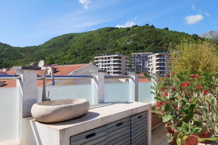 Three-room apartment of 85m2 in the center of Budva