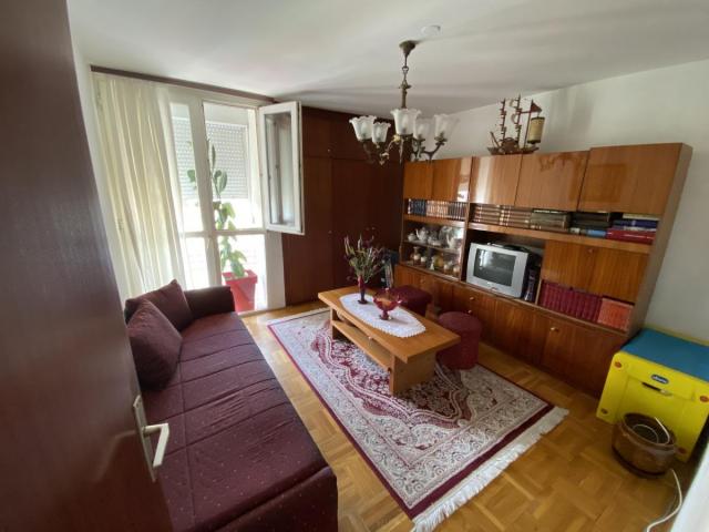 For sale: spacious three-room apartment, 104 m², Bar, Novi Bar