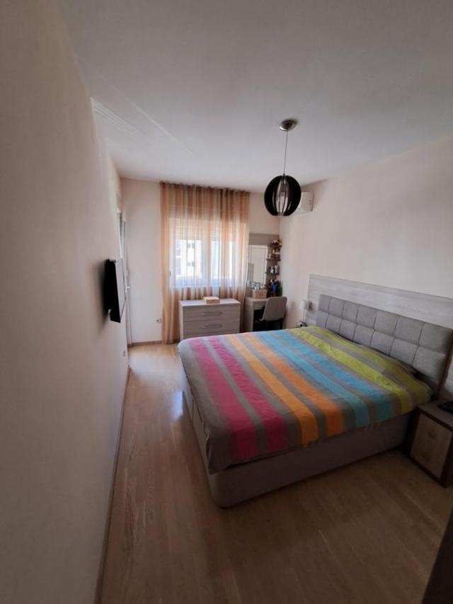 For sale: two-bedroom apartment, 72 m², Podgorica, City kvart