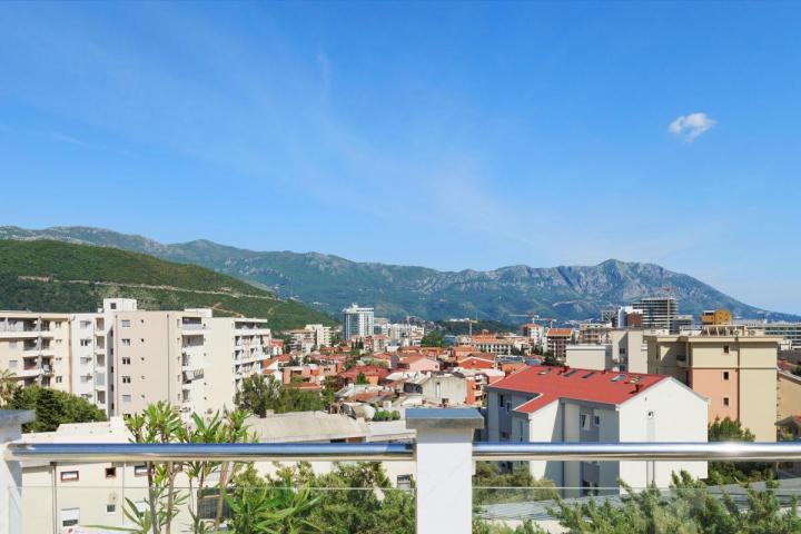 Three-room apartment of 85m2 in the center of Budva