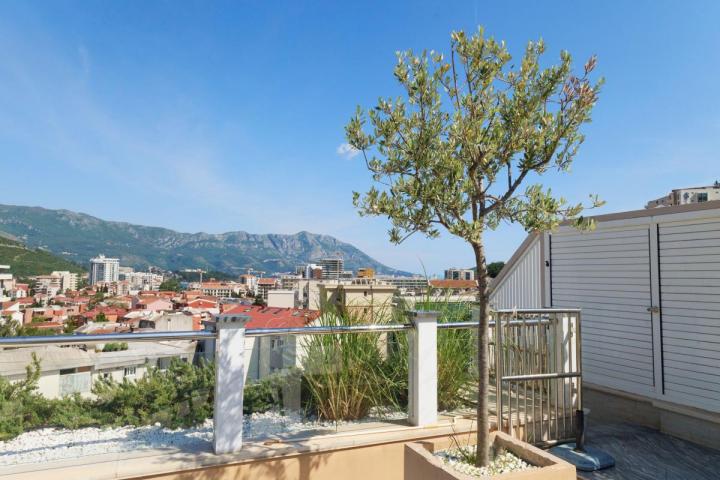 Three-room apartment of 85m2 in the center of Budva