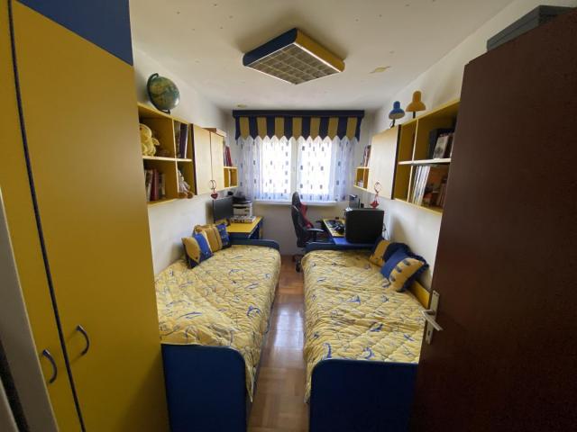 For sale: spacious three-room apartment, 104 m², Bar, Novi Bar