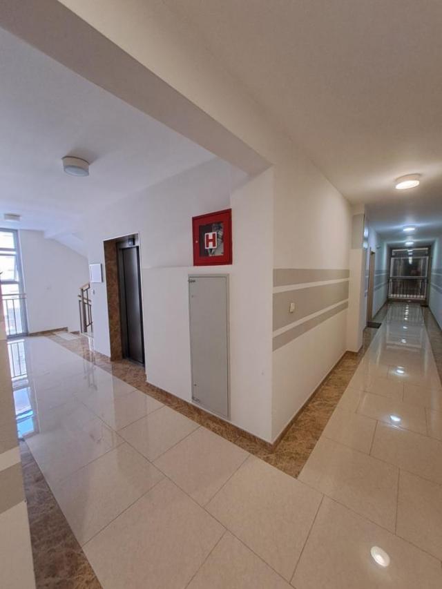 For sale: two-bedroom apartment, 72 m², Podgorica, City kvart