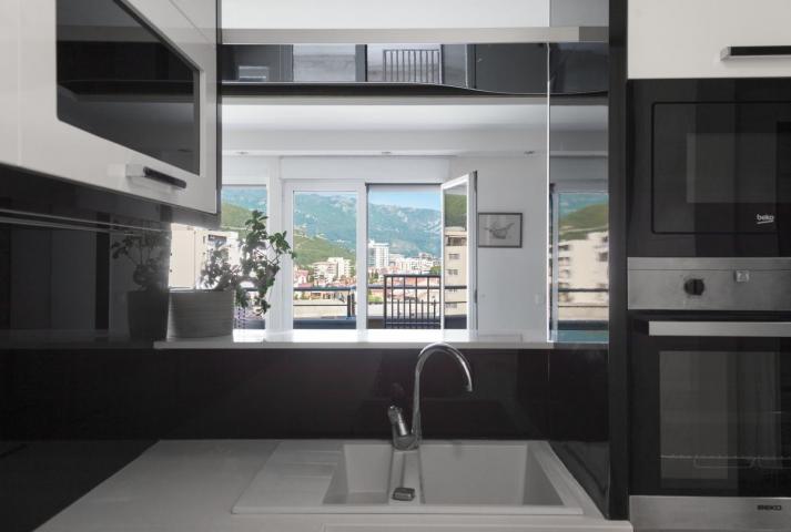 Three-room apartment of 85m2 in the center of Budva