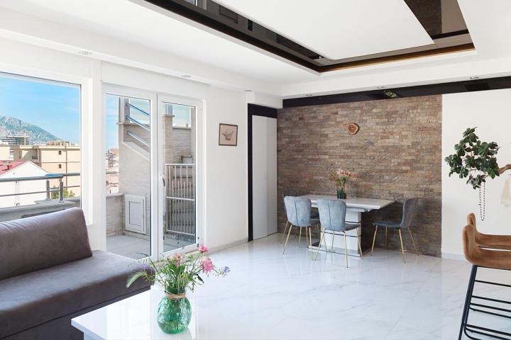 Three-room apartment of 85m2 in the center of Budva