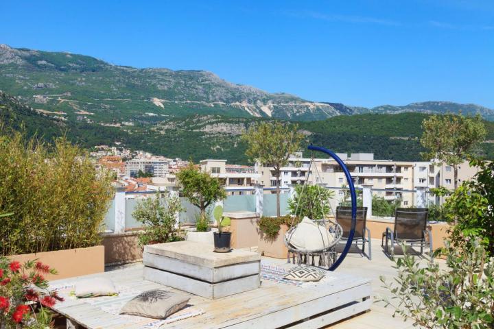 Three-room apartment of 85m2 in the center of Budva