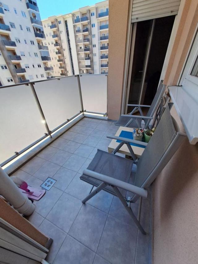 For sale: two-bedroom apartment, 72 m², Podgorica, City kvart