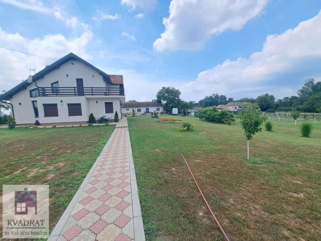 Kuća, Seosko imanje, 184 m2 , 77 , 55 ari , Obrenovac, Urovci -145 000 €