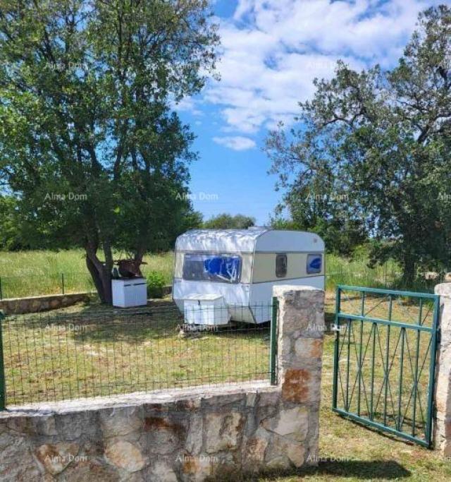 Poljoprivredno zemljište Prodaje se zemljište u mirnom okruženju!