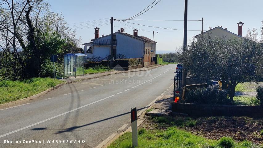 ISTRIEN, VIŠNJAN – Geräumiges Grundstück mit Meerblick