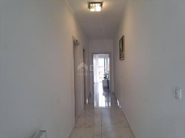 OPATIJA, OPRIĆ - apartmanska vila s 5 apartmana i bazenom