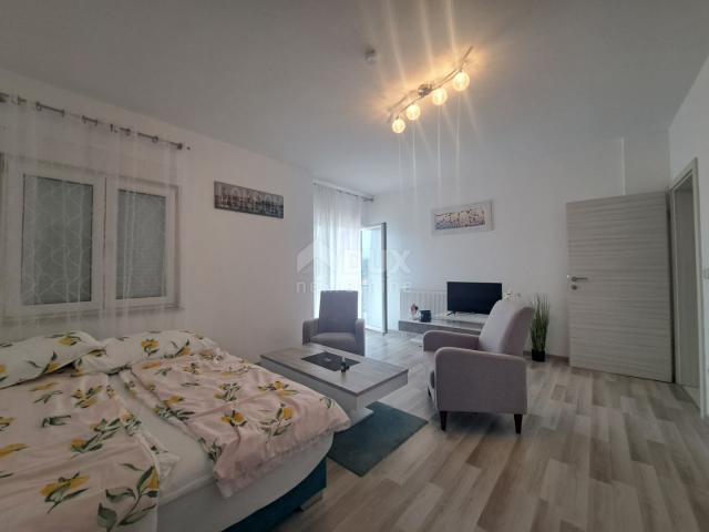 OPATIJA, OPRIĆ - apartmanska vila s 5 apartmana i bazenom