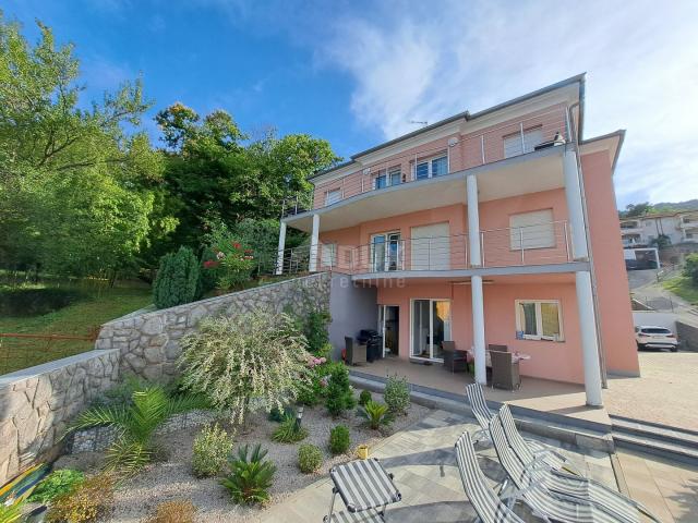 OPATIJA, OPRIĆ - apartmanska vila s 5 apartmana i bazenom