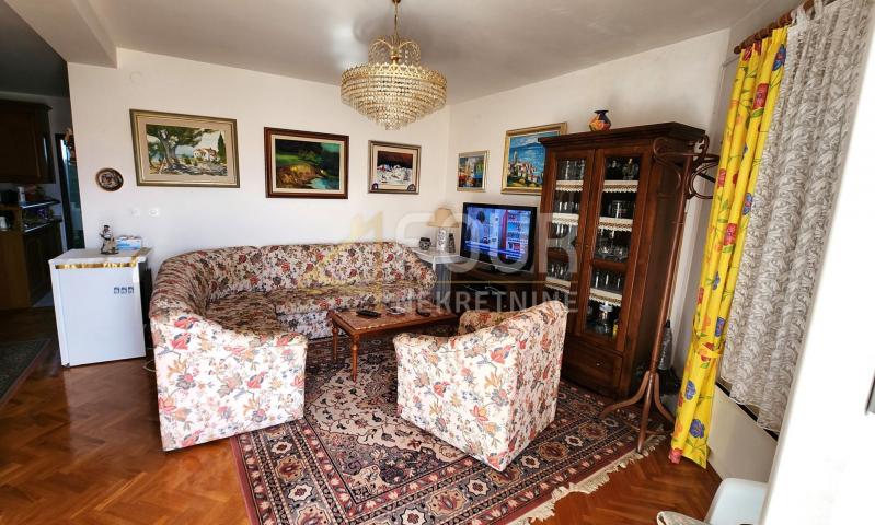 Novi Vinodolski, 89. 12m2, 3s+db, balkon i lođa