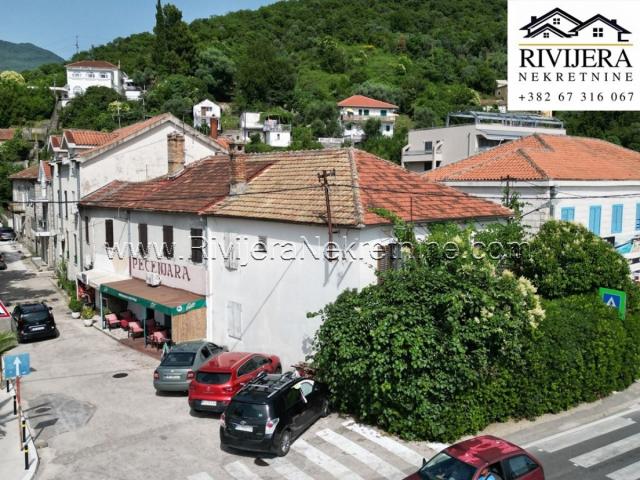 For sale a semi-detached house in the first row to the sea Zelenika Herceg Novi
