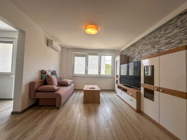 RIJEKA, SRDOČI – neu renoviertes 2 Schlafzimmer + Badezimmer, 71 m2, 1. Stock, Loggia, Meerblick