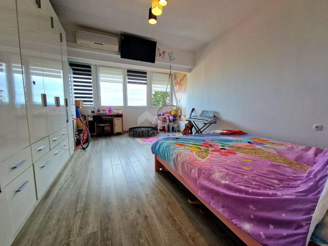 RIJEKA, KRNJEVO - neu renovierte Wohnung, 2 Schlafzimmer, 3. Stock, Loggia, Meerblick