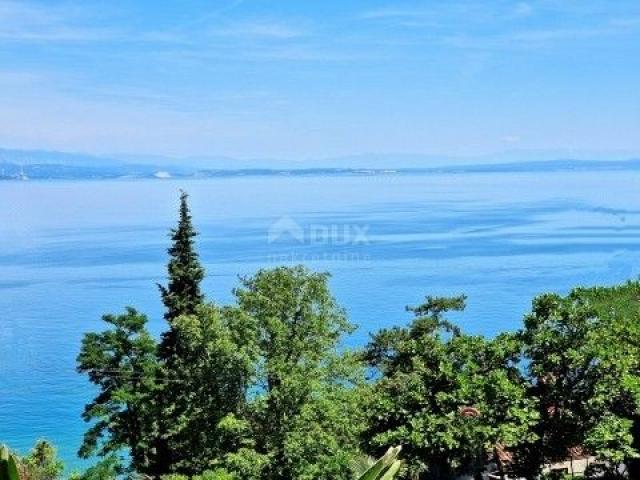 OPATIJA, VOLOSKO - Haus mit drei Wohneinheiten, 100 m vom Meer entfernt