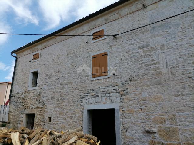 ISTRA, VODNJAN Kamena kuća u središtu Istre - ROH BAU