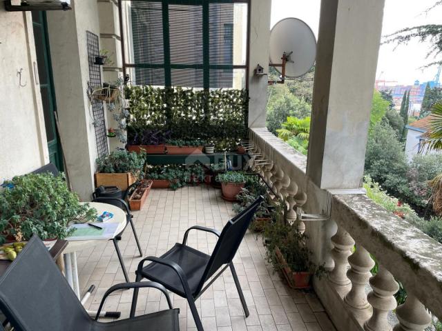 RIJEKA, BULEVARD - 3BR+BR-MEISTERWOHNUNG IN EINER ALTEN VILLA IN EXKLUSIVER LAGE