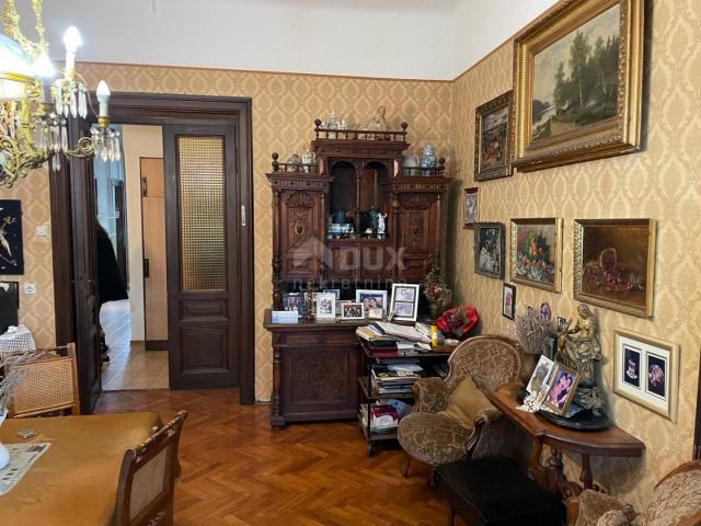 RIJEKA, BULEVARD - 3BR+BR-MEISTERWOHNUNG IN EINER ALTEN VILLA IN EXKLUSIVER LAGE