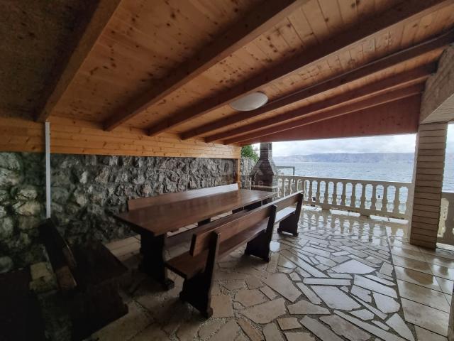 NOVI VINODOLSKI, SMOKVICA - House with pool, first row to the sea