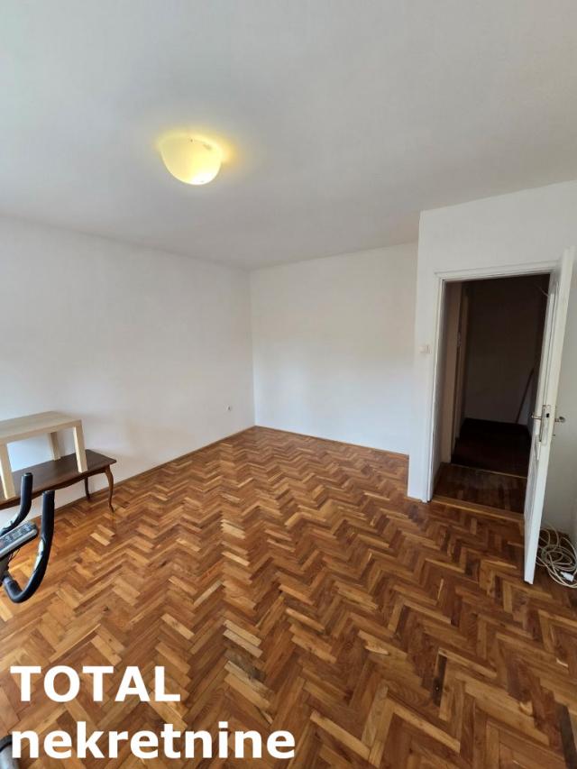 4 Četvorosoban stan PETROVARADIN, 118450€