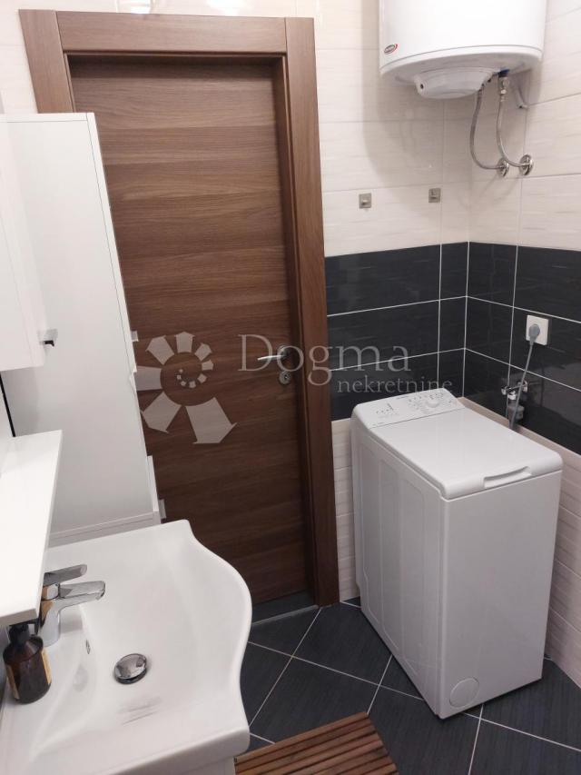 Lijepi apartman u mirnom dijelu Palita