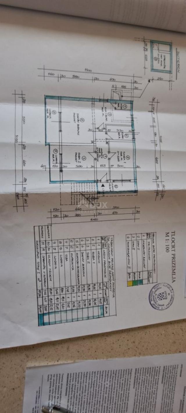 KASTAV - lijepa etaža kuće s okućnicom