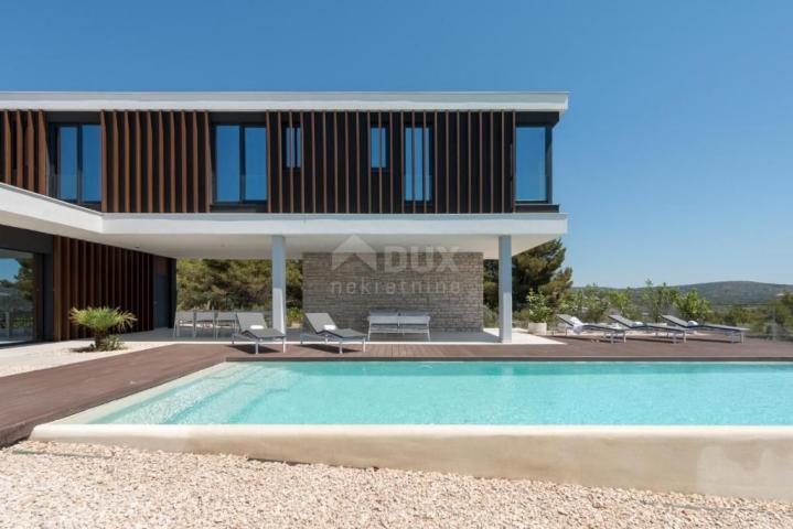 DALMATIA PRIMOŠTEN Villa with pool and sea view