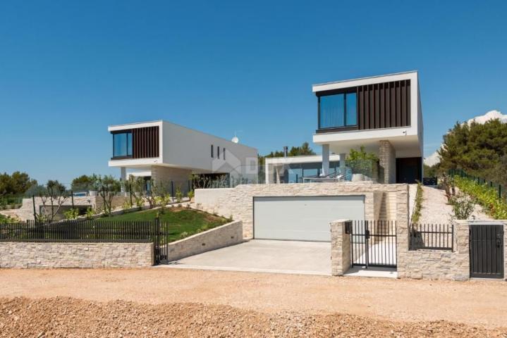 DALMATIEN PRIMOŠTEN Villa mit Pool und Meerblick