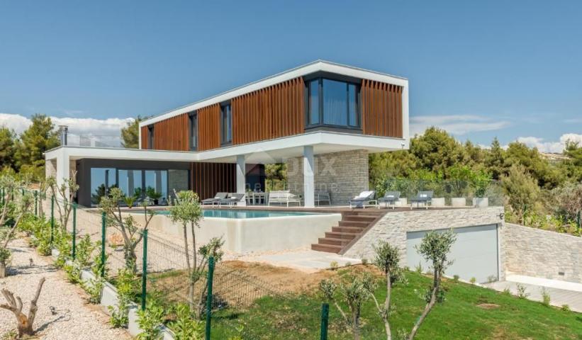 DALMATIA PRIMOŠTEN Villa with pool and sea view