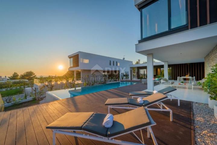 DALMATIA PRIMOŠTEN Villa with pool and sea view