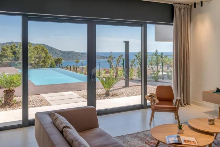 DALMATIEN PRIMOŠTEN Villa mit Pool und Meerblick