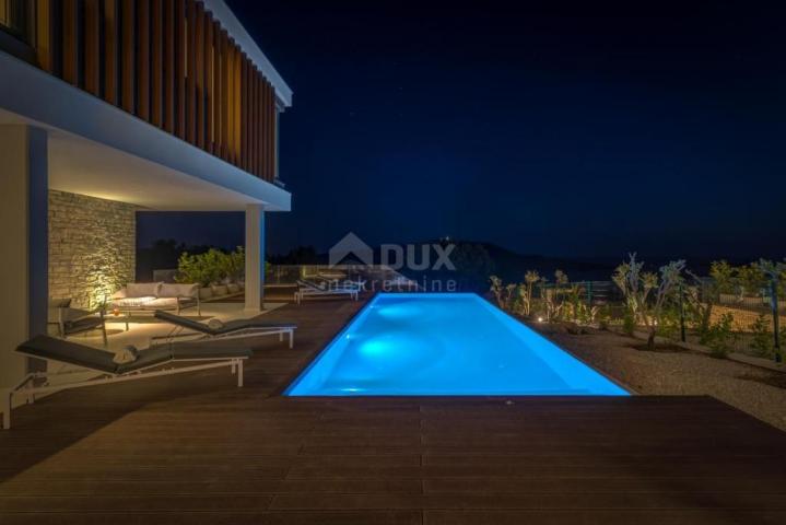 DALMATIA PRIMOŠTEN Villa with pool and sea view