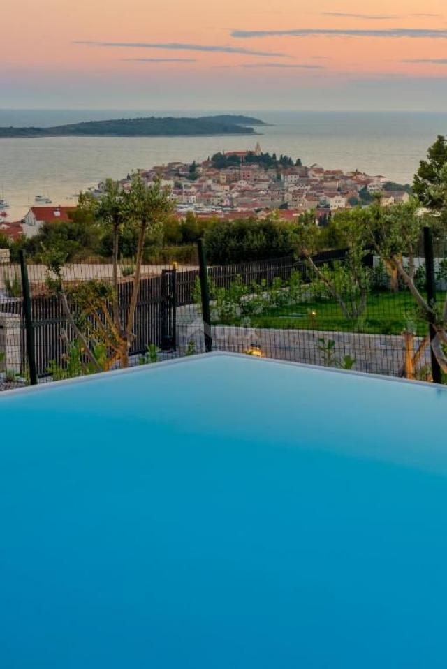 DALMATIEN PRIMOŠTEN Villa mit Pool und Meerblick