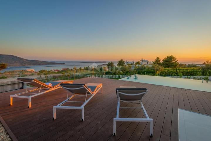 DALMATIA PRIMOŠTEN Villa with pool and sea view