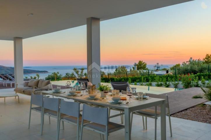 DALMATIA PRIMOŠTEN Villa with pool and sea view