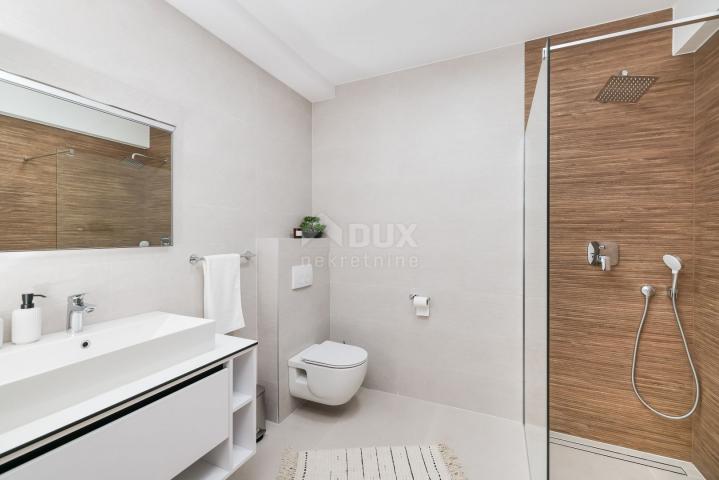 PRIVLAKA, ZADAR - Izvanredna prilika! Penthouse u 1. redu do mora