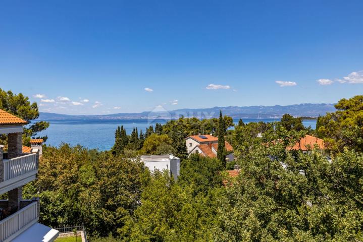 INSEL KRK, MALINSKA - Penthouse mit Pool nur 150 Meter vom Meer entfernt