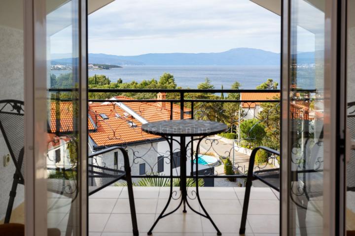 OTOK KRK, MALINSKA - Renovirana apartmanska kuća u blizini mora