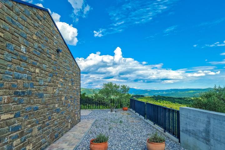 Istra, Grožnjan, kuća 145m2 sa panoramskim pogledom na Motovun