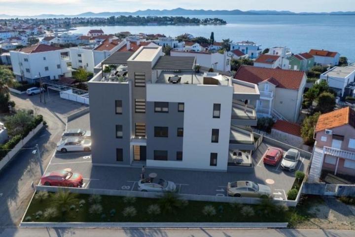 Zadar, Petrčane, dvosoban stan NKP 77, 84 m2 na izvrsnoj lokaciji 