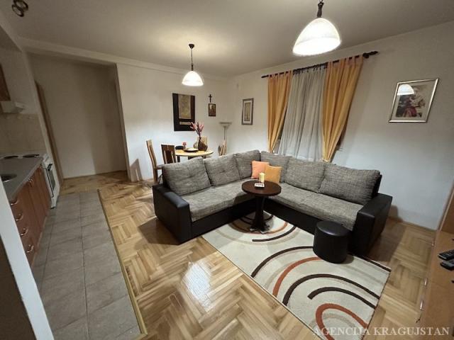 Izdavanje, Stan, 47. 00m2 , Centar