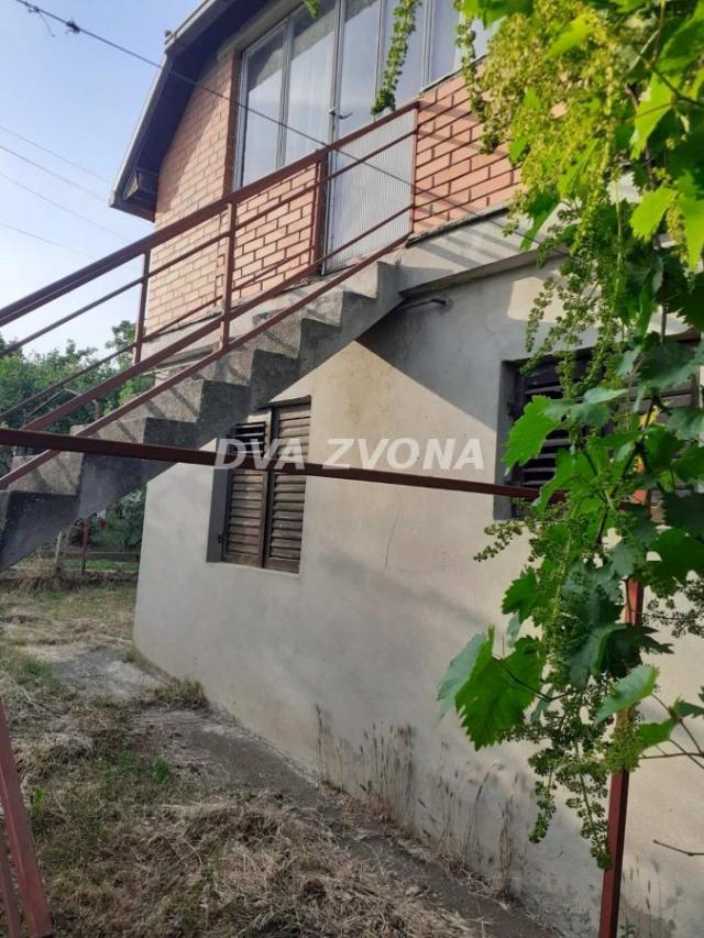 KUĆA 60 M2 U ČORTANOVCIMA-VODOVOD, GAS, STRUJA!