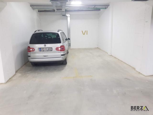 PARKING MESTO U SUTERENU ZGRADE NA ROTKVARIJI