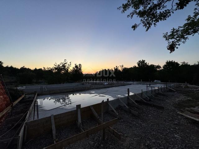 ISTRIEN, LABIN - Modern gestaltetes einstöckiges Haus mit Swimmingpool am Rande des Dorfes