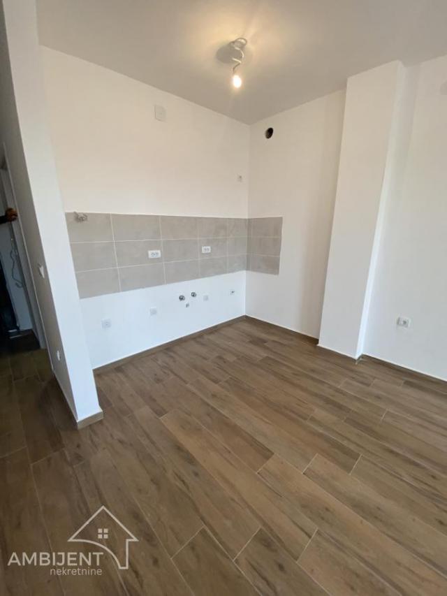 Prelep, dvosoban stan u Novim Banovcima, 43m2