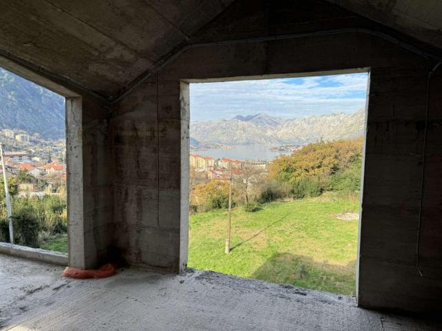 Three-bedroom apartment for sale-Kotor