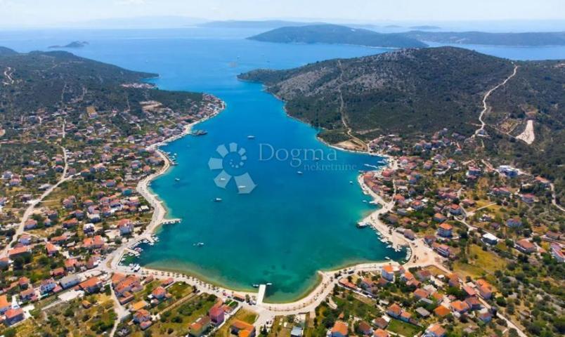 Građevinsko zemljište s projektom u Vinišću (Trogir)